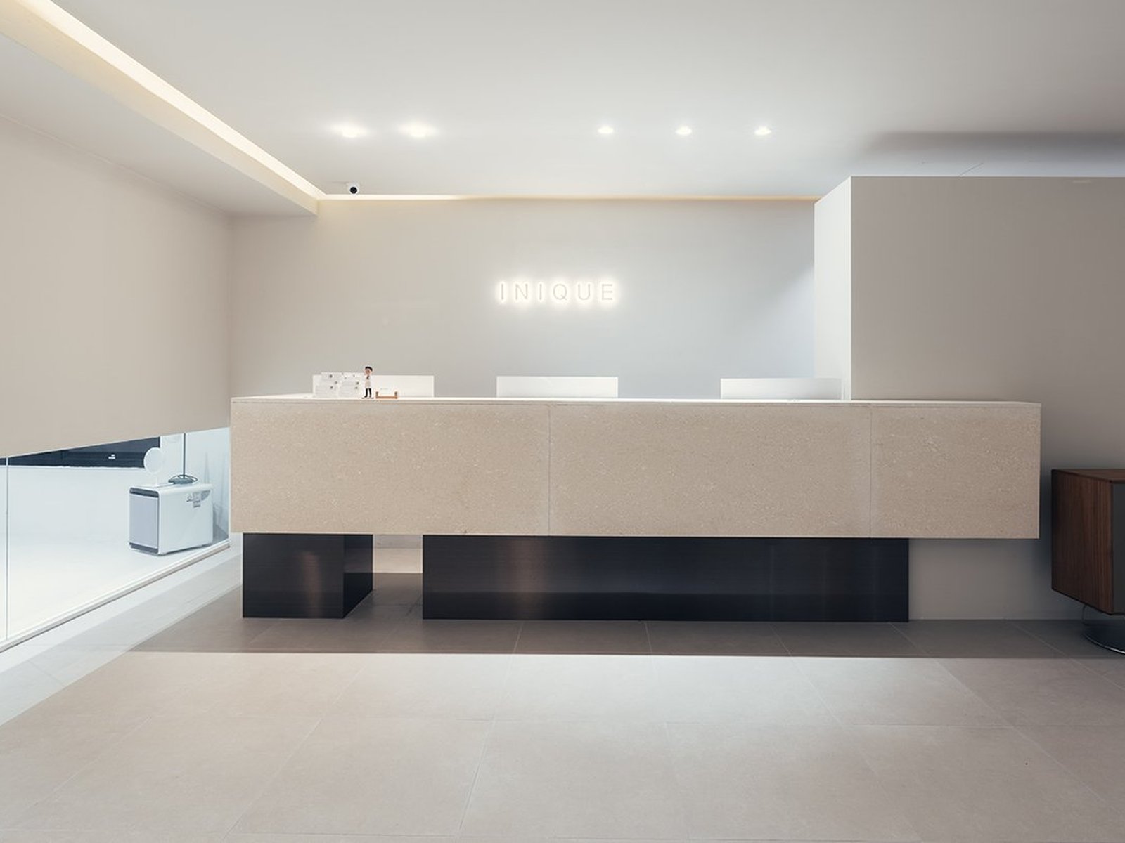 INIQUÉ Plastic Surgery Clinic
